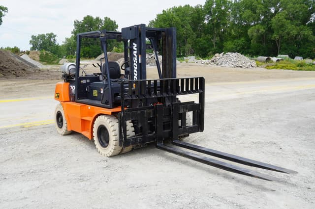 Image of Doosan G70S-5 equipment image 3