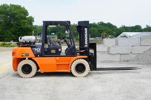 Image of  Doosan G70S-5 equipment image 4