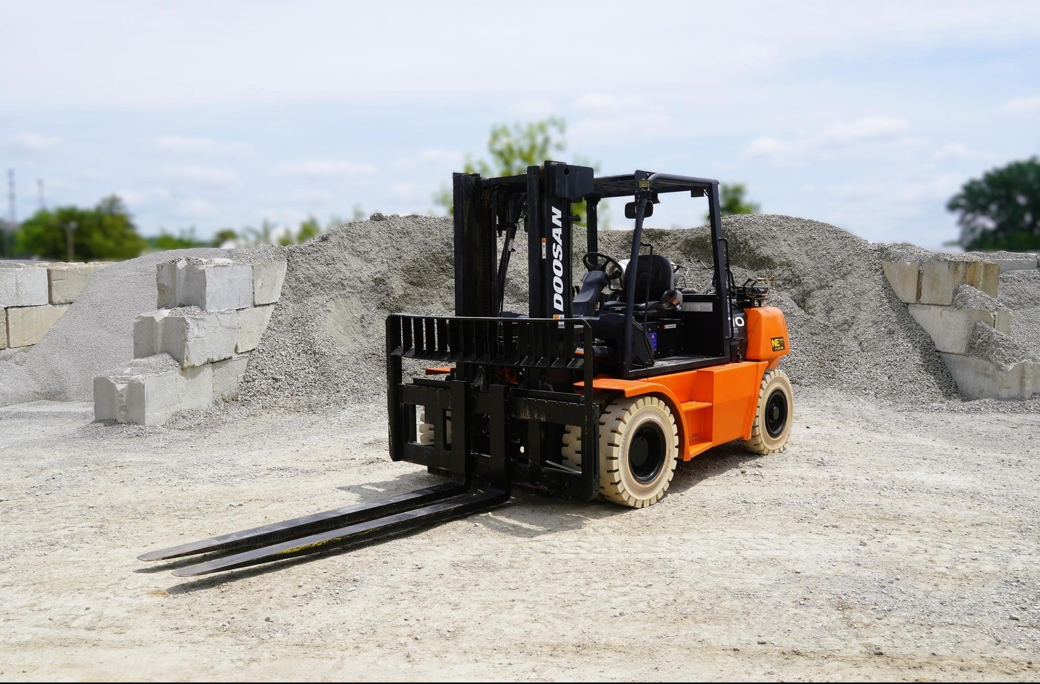 2014 Doosan G70S-5 Equipment Image0