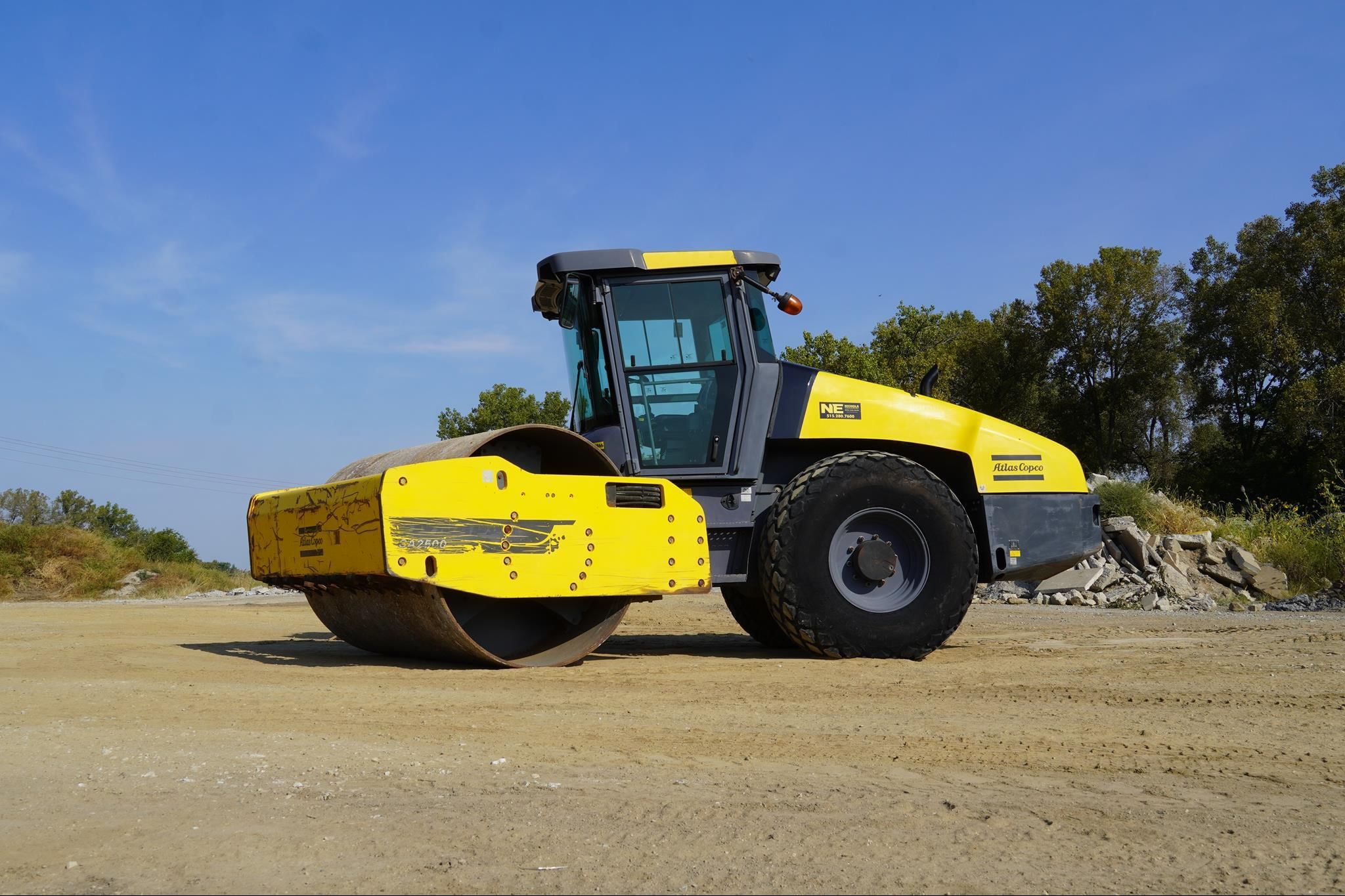 2014 DYNAPAC CA2500D Equipment Image0