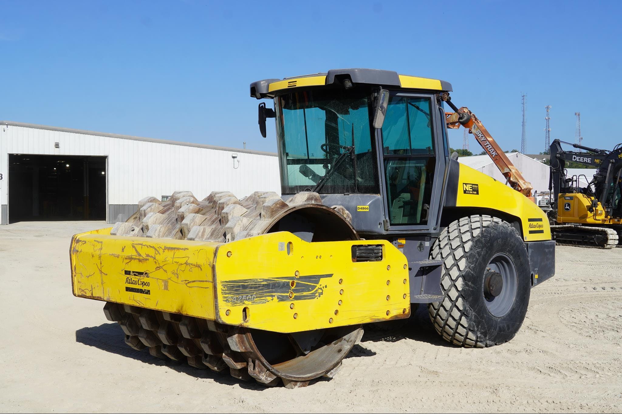 2014 DYNAPAC CA2500D Equipment Image0