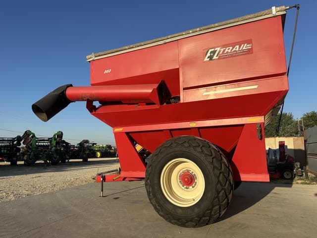 Image of E-Z Trail 860 equipment image 1