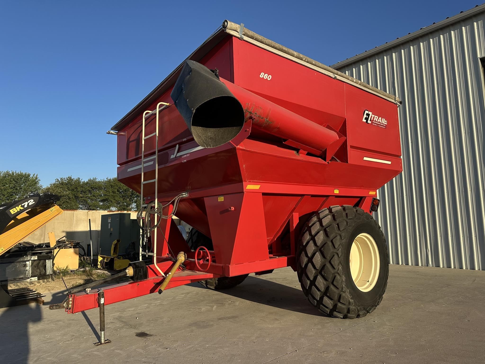 2014 E-Z Trail 860 Equipment Image0