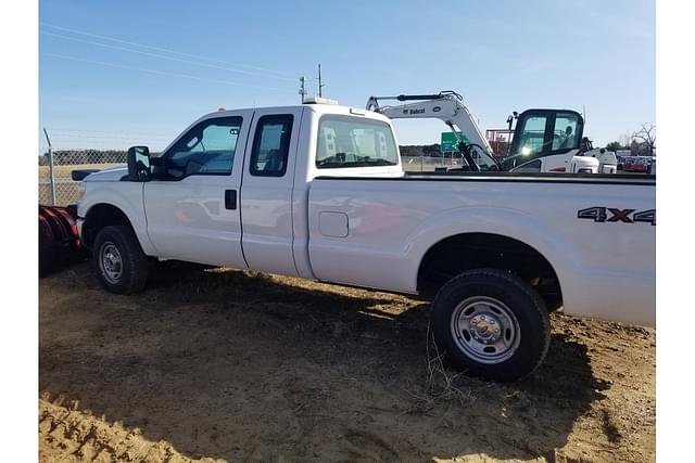 Image of Ford F-350 equipment image 3