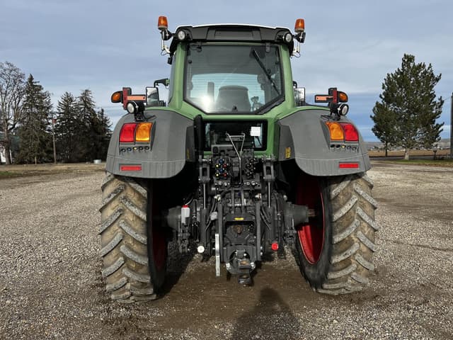 Image of Fendt 824 Vario equipment image 2
