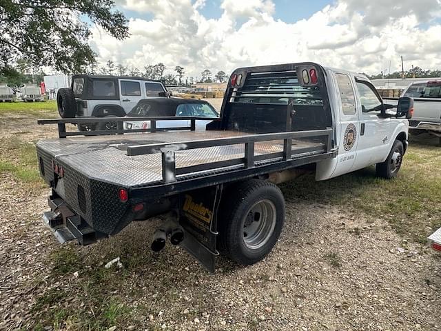 Image of Ford F-350 equipment image 2