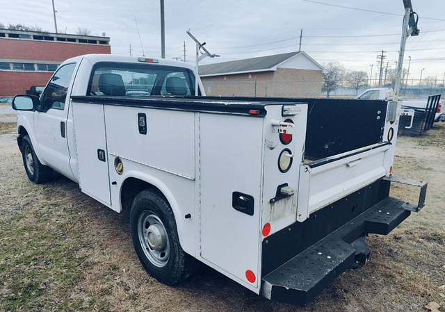 Image of Ford F-250 equipment image 1