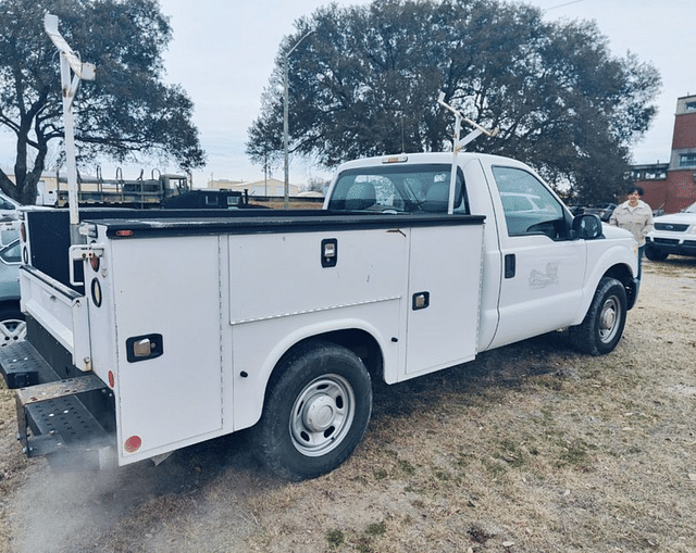 Image of Ford F-250 equipment image 4