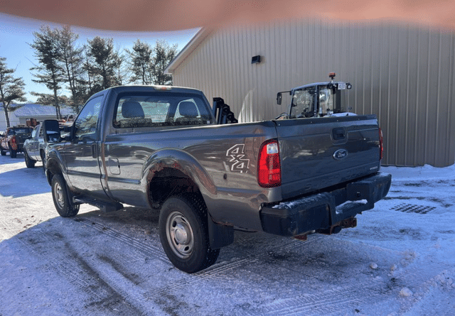 Image of Ford F-250 equipment image 2