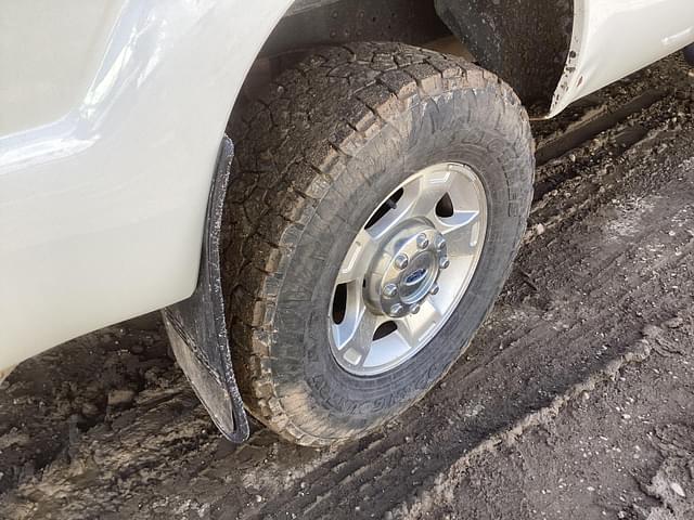 Thumbnail image Ford F-250 23