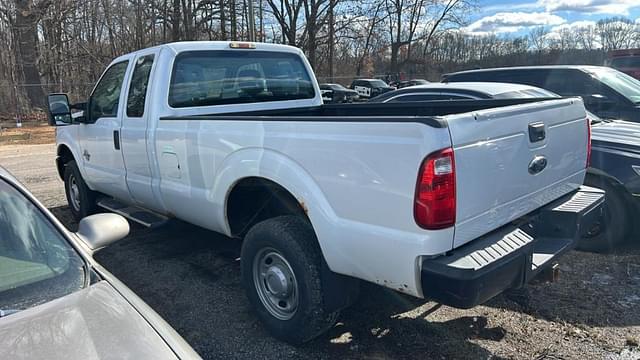 Image of Ford F-250 equipment image 3