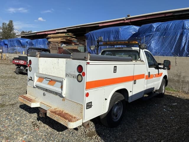 Image of Ford F-250 equipment image 2