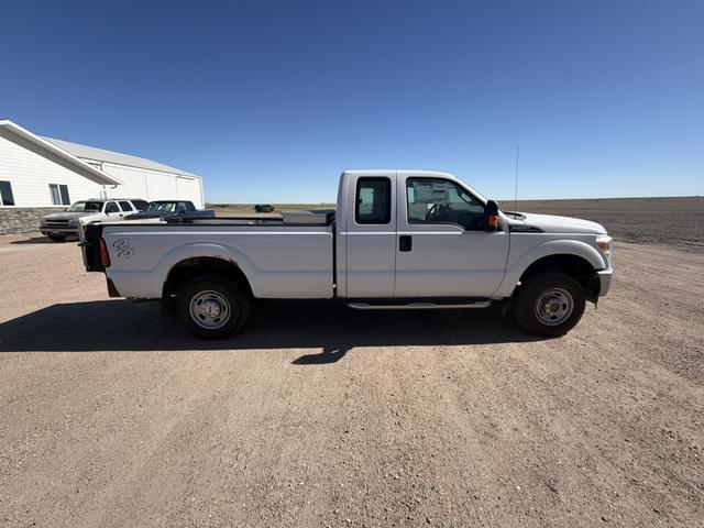 Image of Ford F-250 equipment image 3
