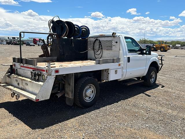 Image of Ford F-250 equipment image 2