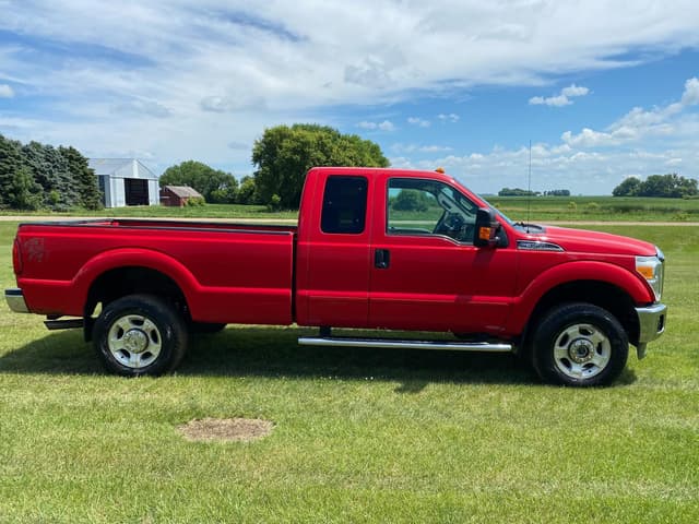 Image of Ford F-350 equipment image 3