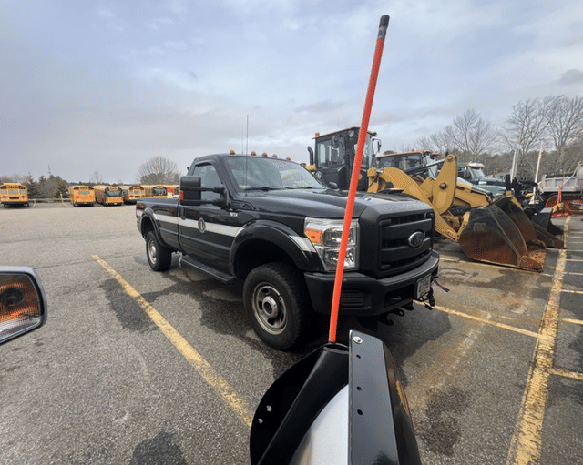 Image of Ford F-350 equipment image 3