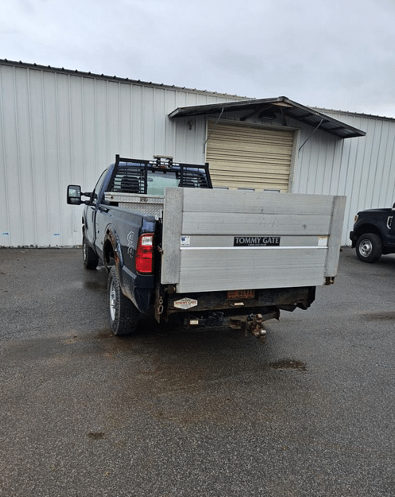 Image of Ford F-350 equipment image 1