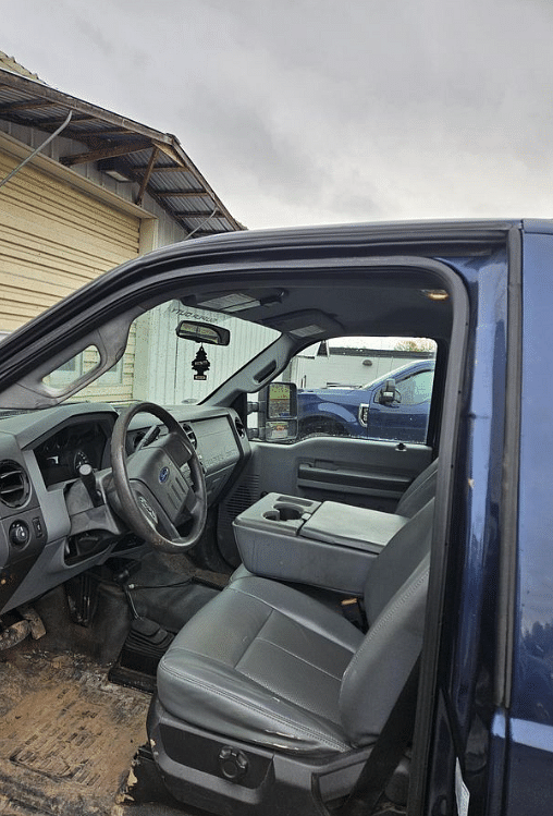 Image of Ford F-350 equipment image 4