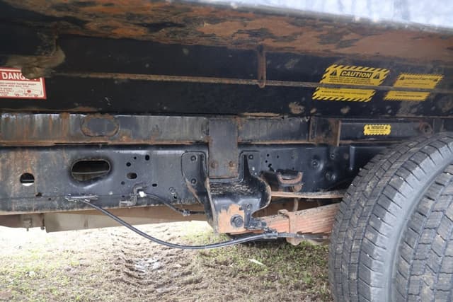 Image of Ford F-350 equipment image 4