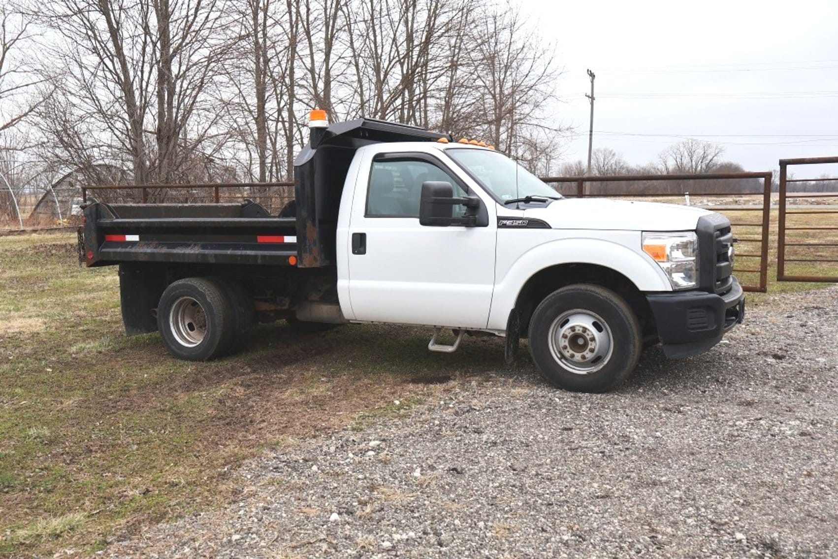2014 Ford F-350 Equipment Image0