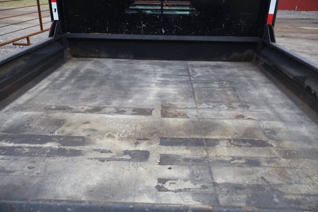 Image of Ford F-350 equipment image 3