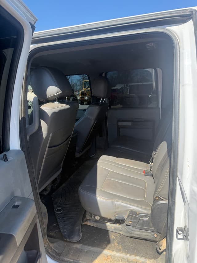 Image of Ford F-350 equipment image 3