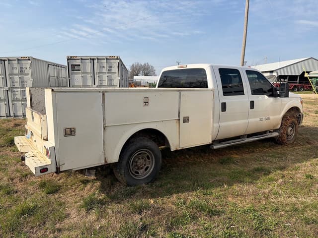 Image of Ford F-350 equipment image 2