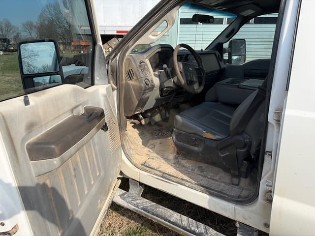 Image of Ford F-350 equipment image 4