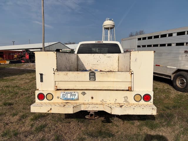 Image of Ford F-350 equipment image 3