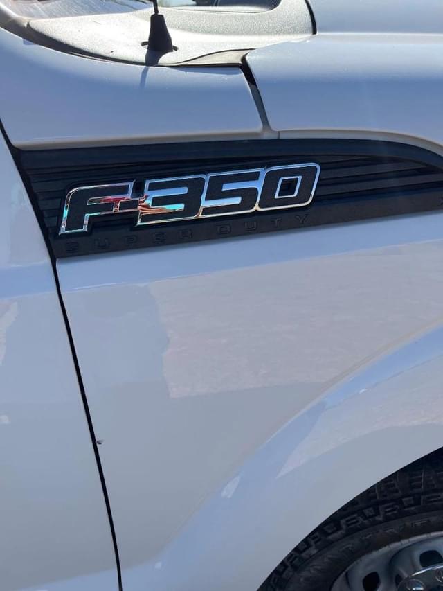 Image of Ford F-350 equipment image 3