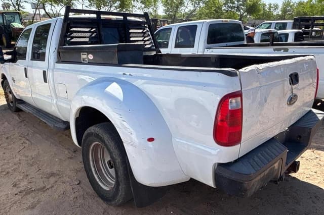 Image of Ford F-350 equipment image 2