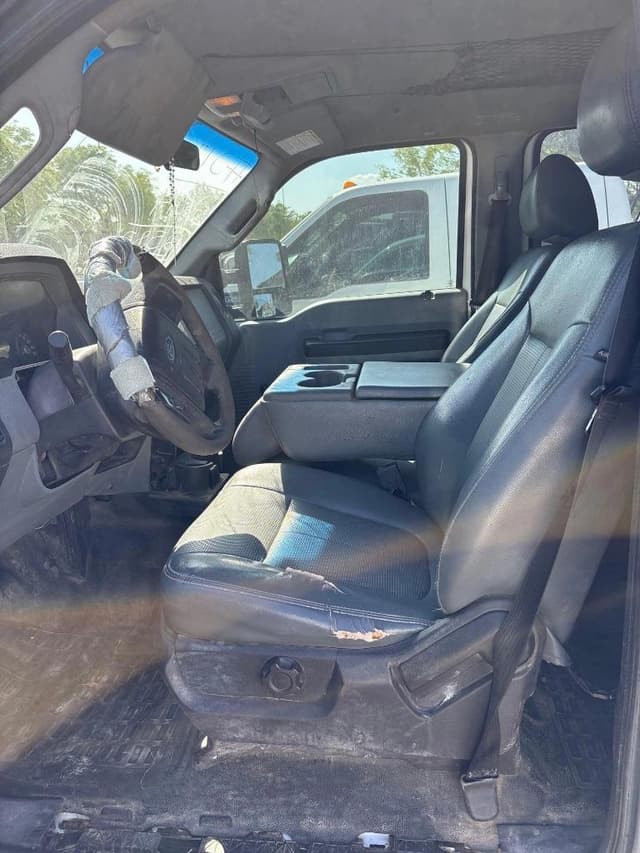 Image of Ford F-350 equipment image 4