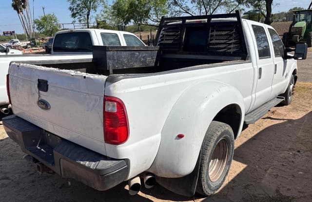 Image of Ford F-350 equipment image 3