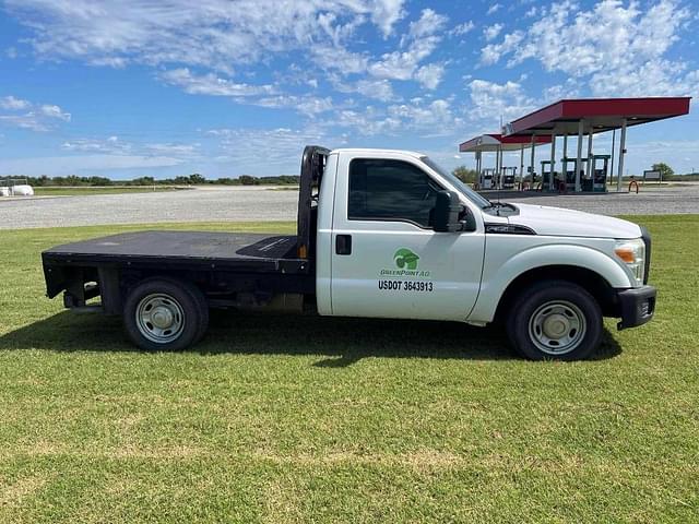 Image of Ford F-350 equipment image 3