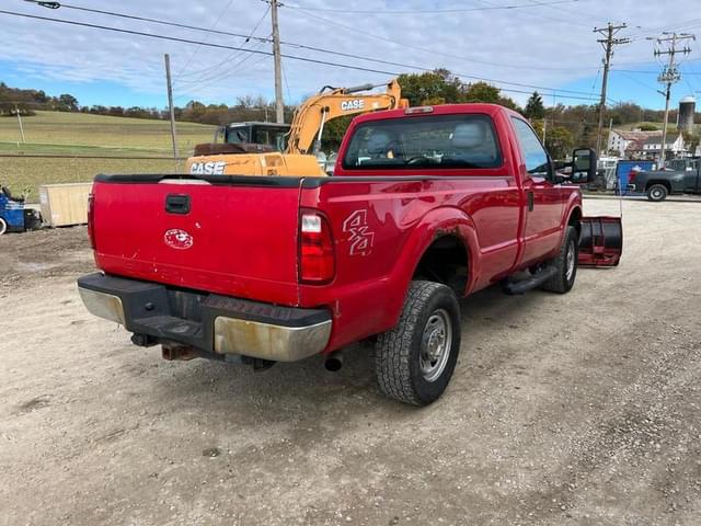 Image of Ford F-350 equipment image 4