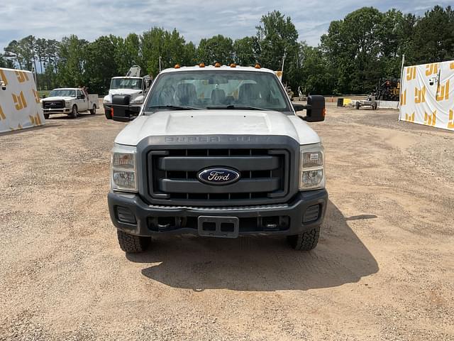 Image of Ford F-350 equipment image 1