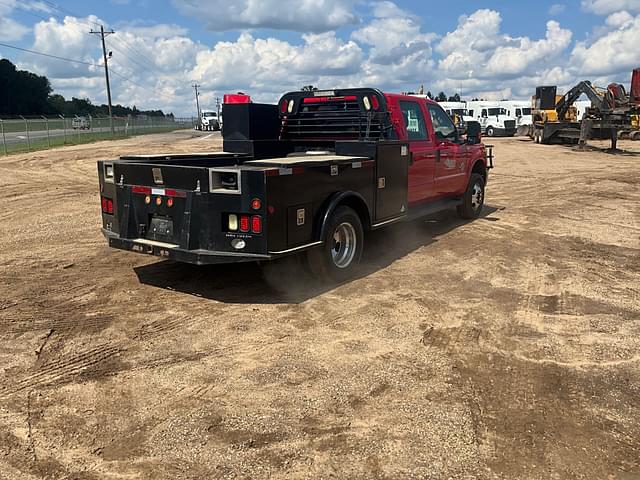 Image of Ford F-350 equipment image 4