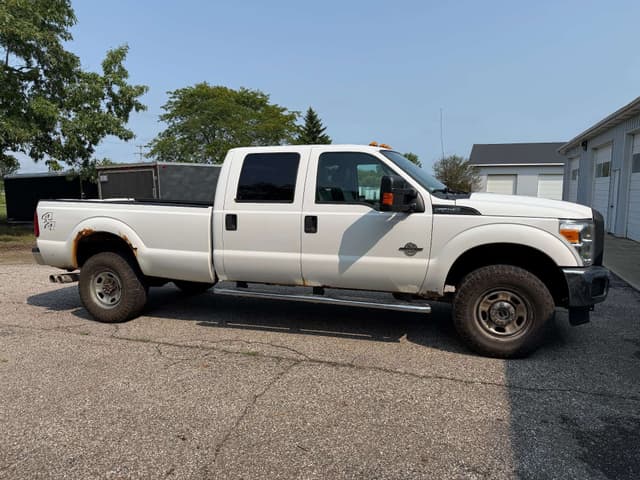 Image of Ford F-350 equipment image 3