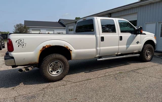 Image of Ford F-350 equipment image 4