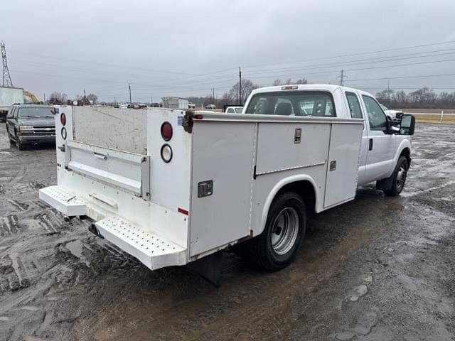 Image of Ford F-350 equipment image 3