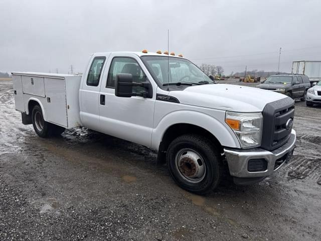 Image of Ford F-350 equipment image 4