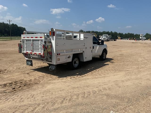 Image of Ford F-350 equipment image 4