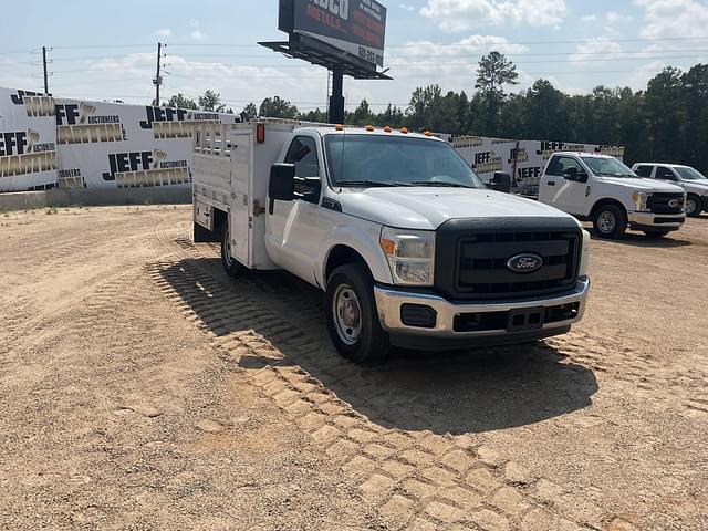 Image of Ford F-350 equipment image 2