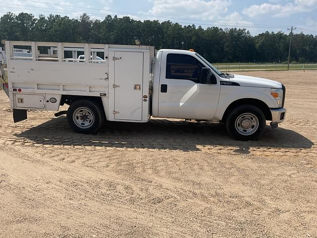 Image of Ford F-350 equipment image 3