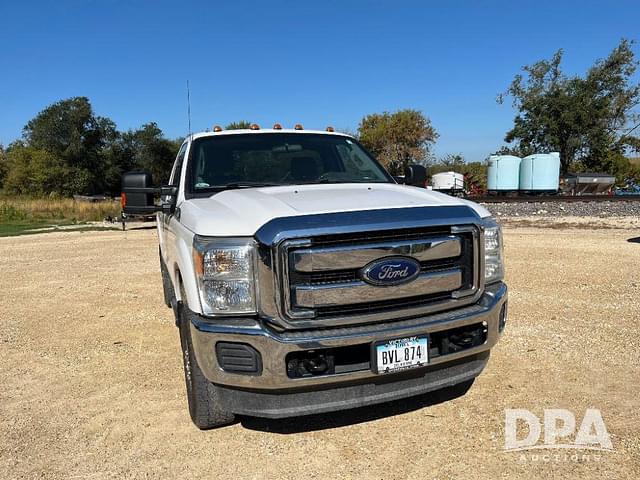 Image of Ford F-350 equipment image 3