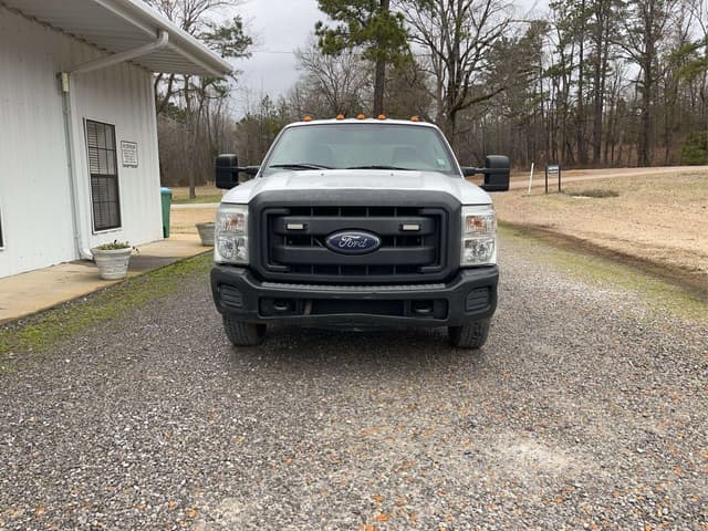 Image of Ford F-350 equipment image 1