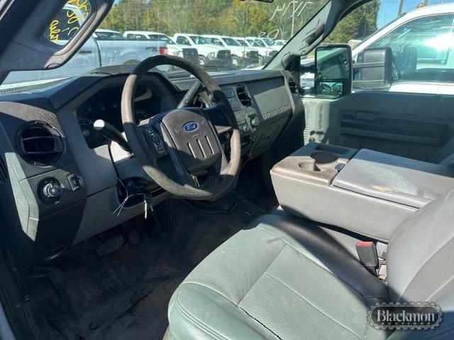 Image of Ford F-350 equipment image 4