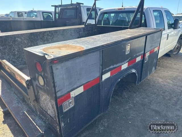 Image of Ford F-350 equipment image 2