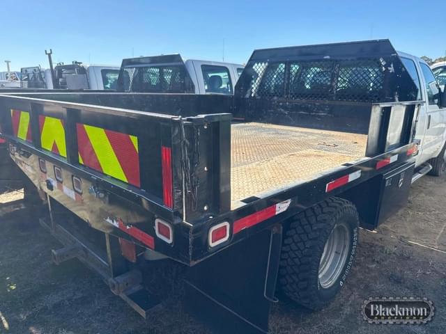 Image of Ford F-350 equipment image 2