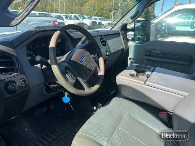 Image of Ford F-350 equipment image 4